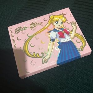 Sailor Moon colourpop pallet
